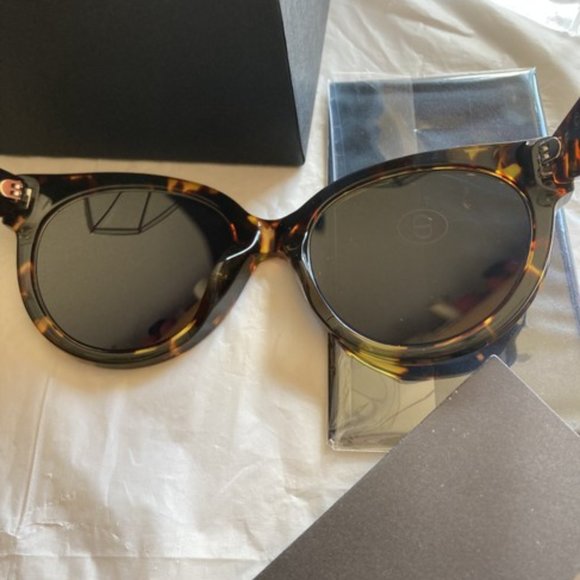 Dior VeryDior1 chrome tipped tortoise & blue tint angled arms cat eye sunglasses main image 4